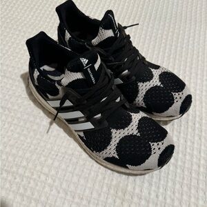 Adidas Black and White Sneakers Merimekko